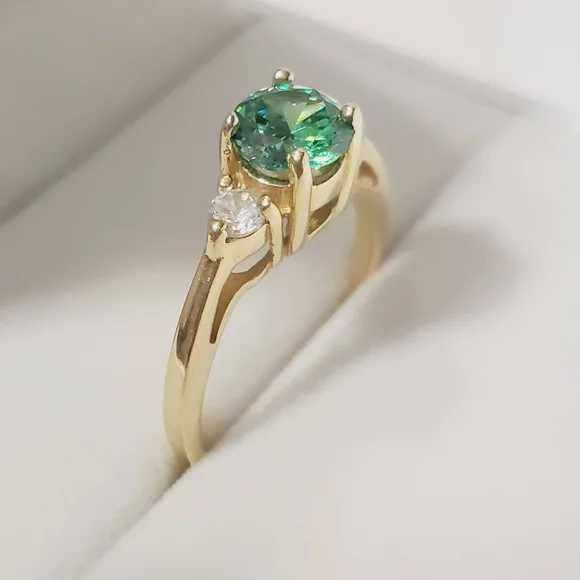14k Solid Yellow Gold Round Brilliant Cut Green Emerald & Diamond Ring - Picture 2 of 12